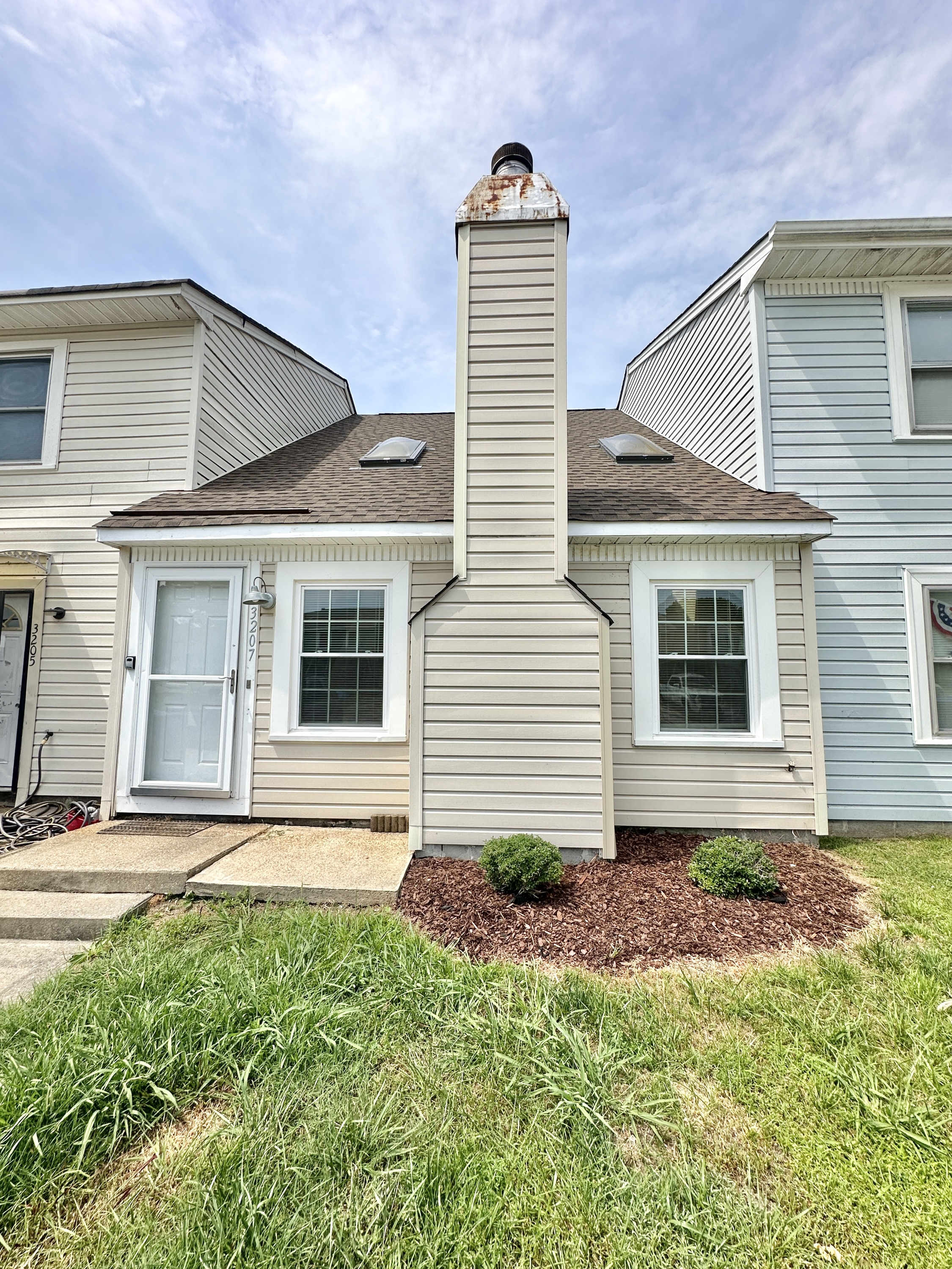 3207 Creekside Drive - 1