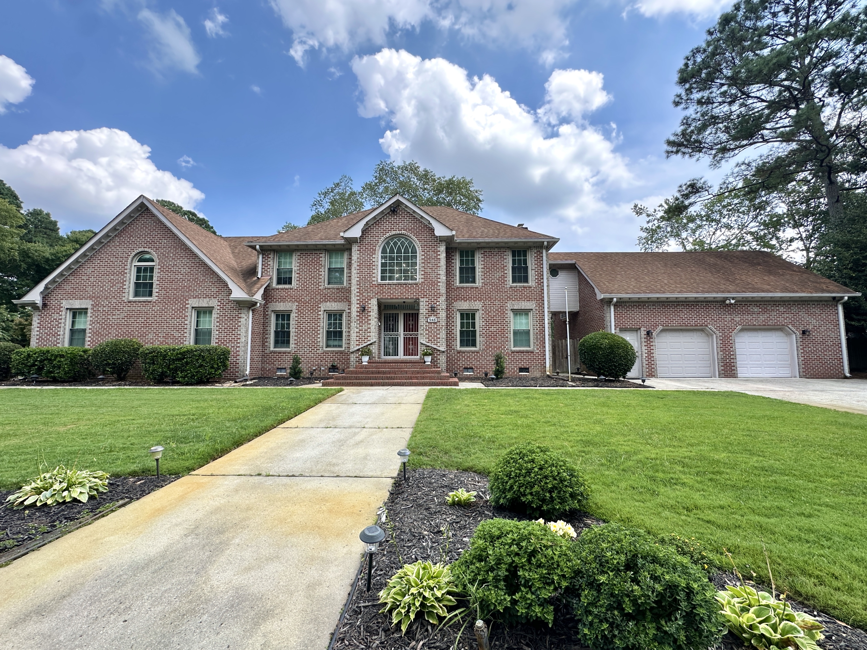 948 Forest Lakes Circle