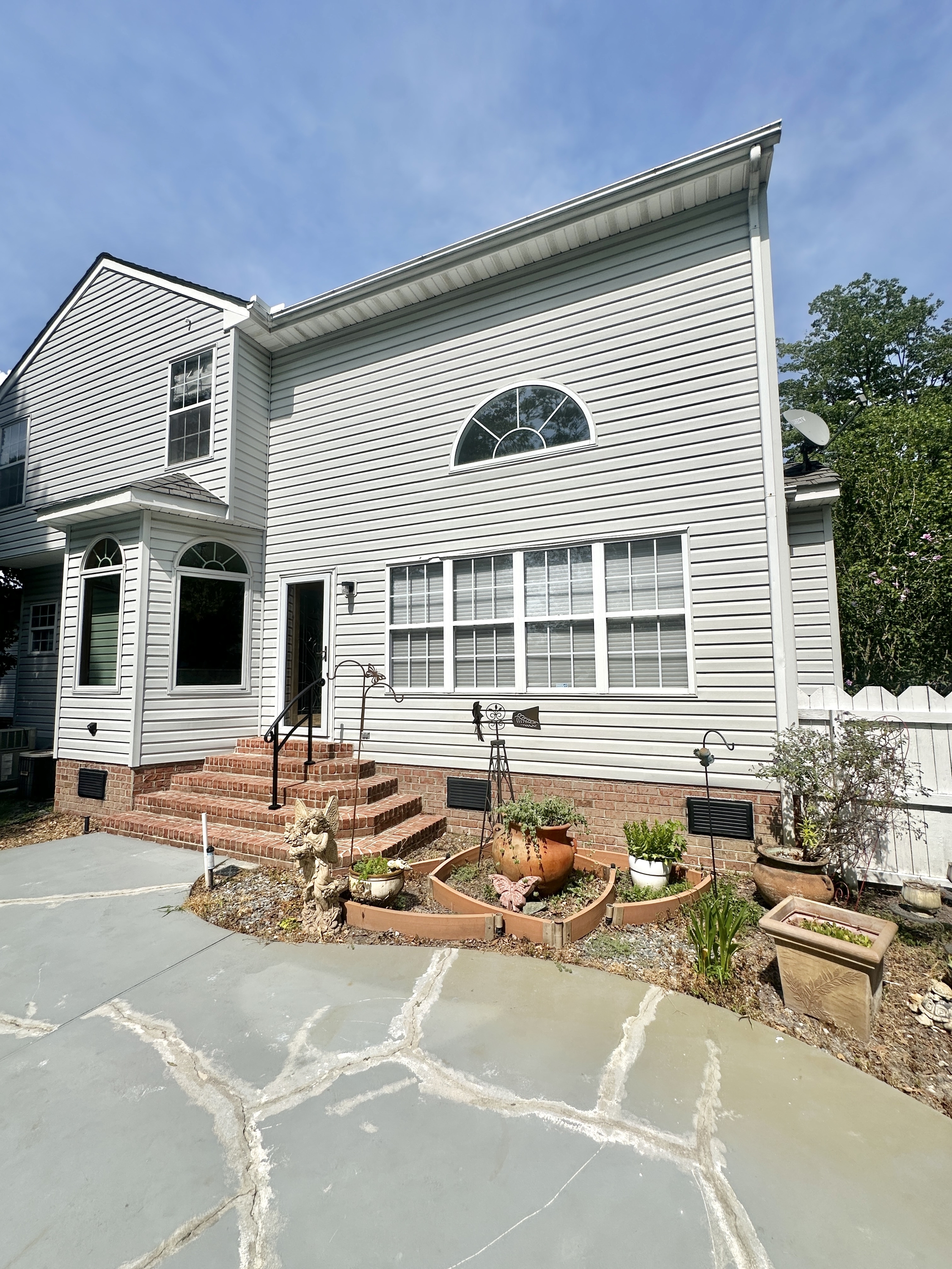 708 Meta Pointe Drive