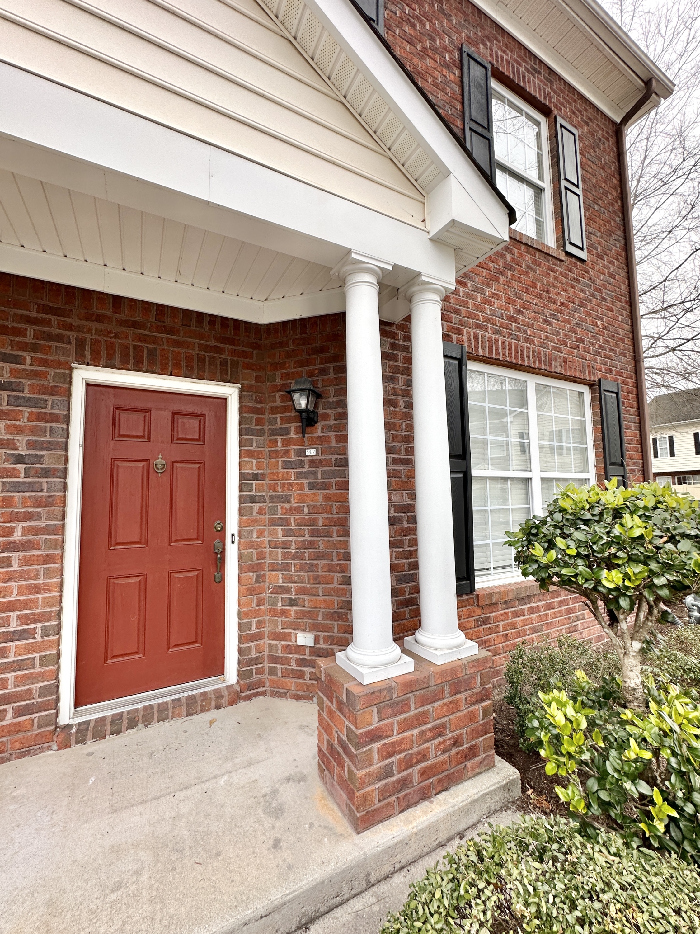 5872 Ludington Drive - 1